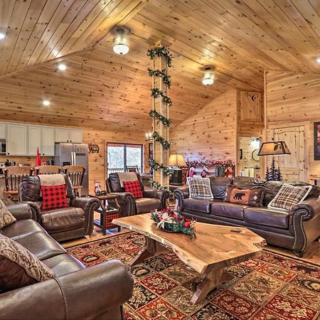 Luxe Cabin With Hot Tub, Theater, Pool Table, Arcade Пиджен-Фордж Экстерьер фото