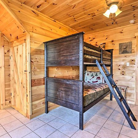 Luxe Cabin With Hot Tub, Theater, Pool Table, Arcade Пиджен-Фордж Экстерьер фото