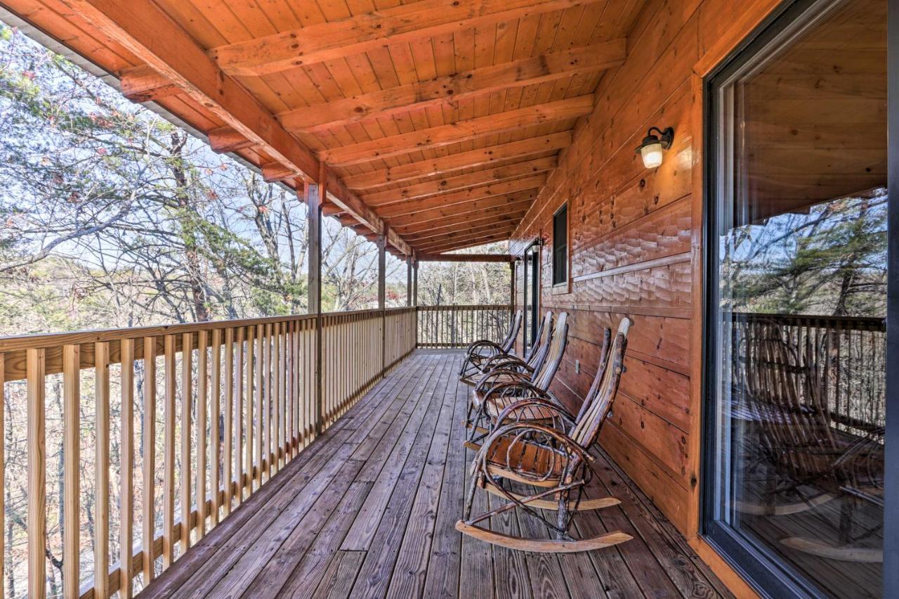 Luxe Cabin With Hot Tub, Theater, Pool Table, Arcade Пиджен-Фордж Экстерьер фото