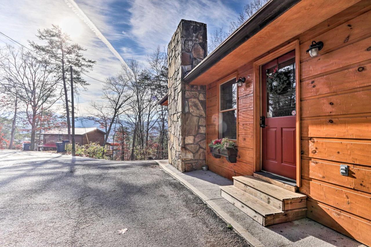 Luxe Cabin With Hot Tub, Theater, Pool Table, Arcade Пиджен-Фордж Экстерьер фото