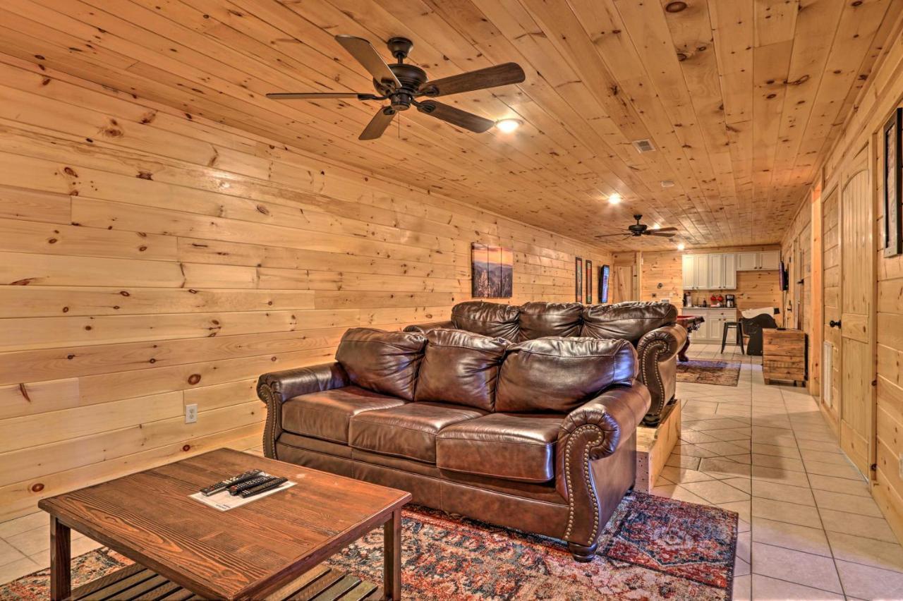 Luxe Cabin With Hot Tub, Theater, Pool Table, Arcade Пиджен-Фордж Экстерьер фото