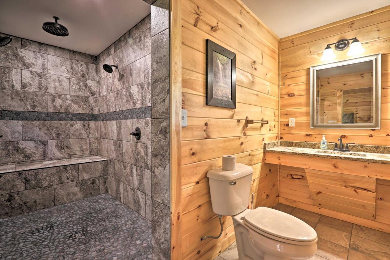 Luxe Cabin With Hot Tub, Theater, Pool Table, Arcade Пиджен-Фордж Экстерьер фото