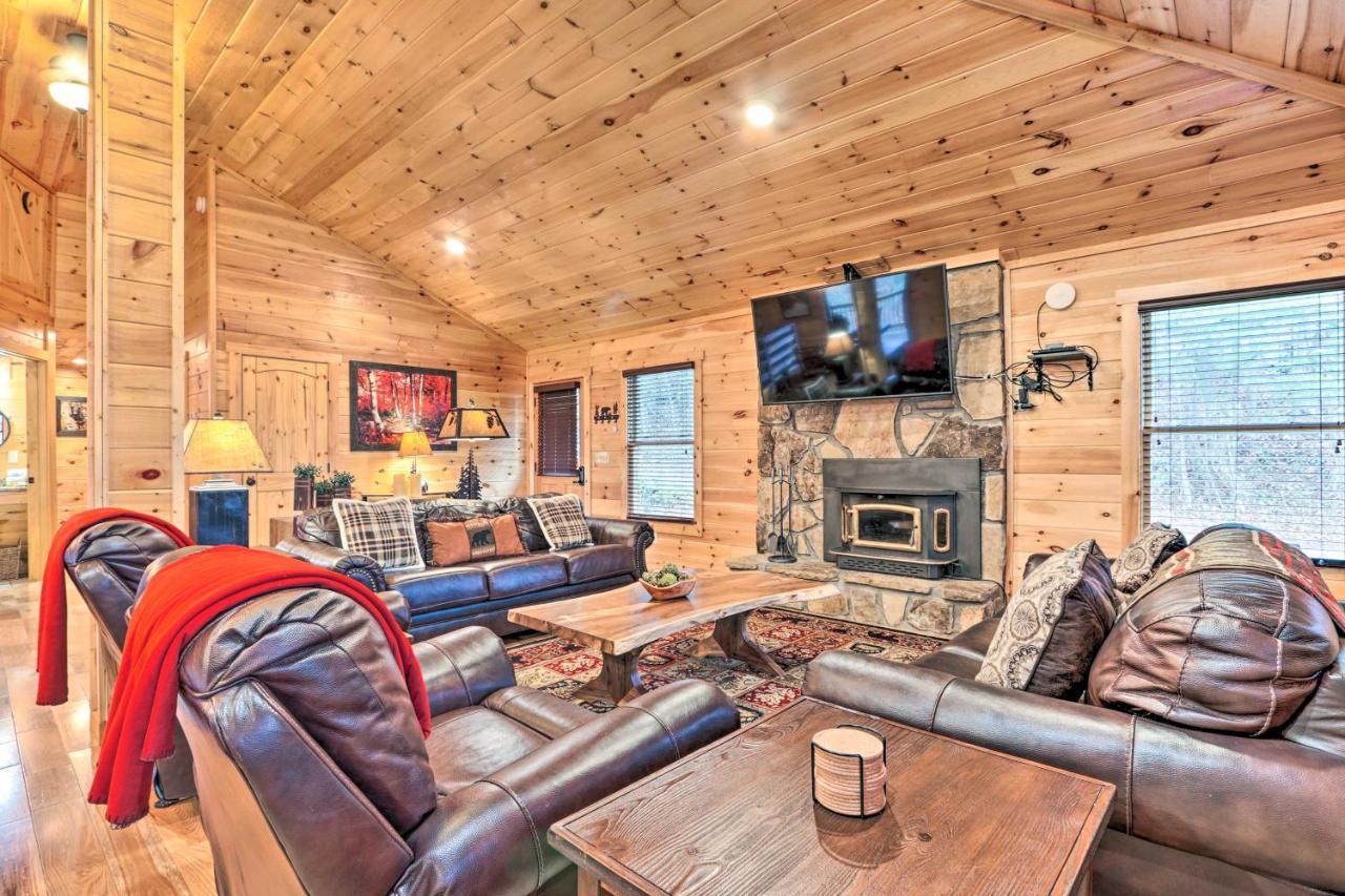 Luxe Cabin With Hot Tub, Theater, Pool Table, Arcade Пиджен-Фордж Экстерьер фото