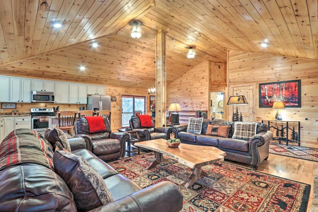 Luxe Cabin With Hot Tub, Theater, Pool Table, Arcade Пиджен-Фордж Экстерьер фото
