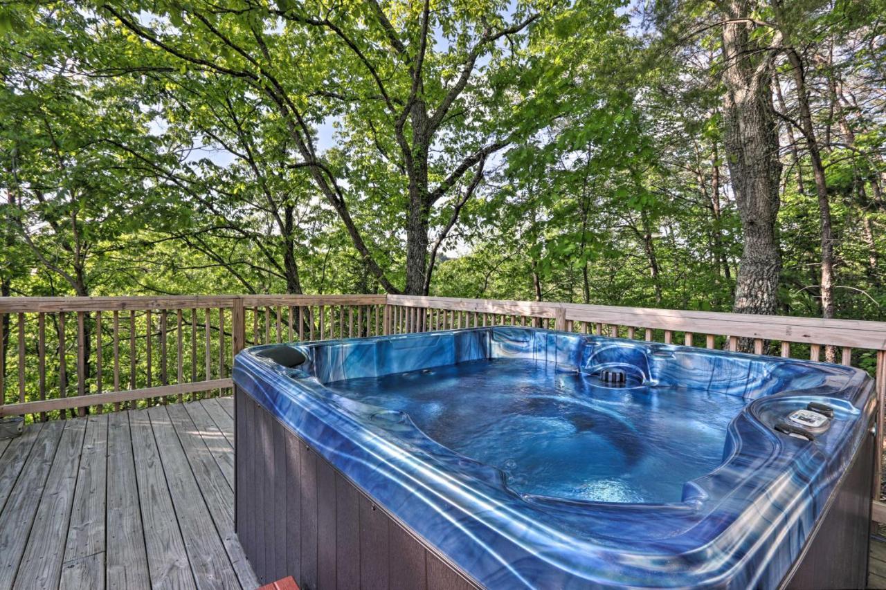 Luxe Cabin With Hot Tub, Theater, Pool Table, Arcade Пиджен-Фордж Экстерьер фото
